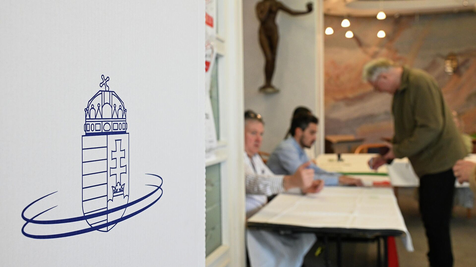 Россия с уважением относится к выбору венгерского народа, заявил Песков