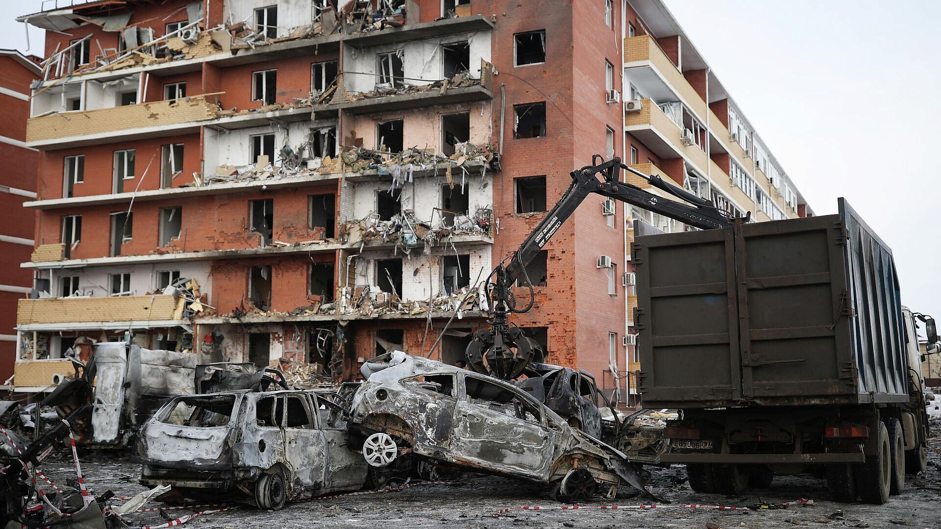 В Новой Адыгее продолжаются восстановительные работы