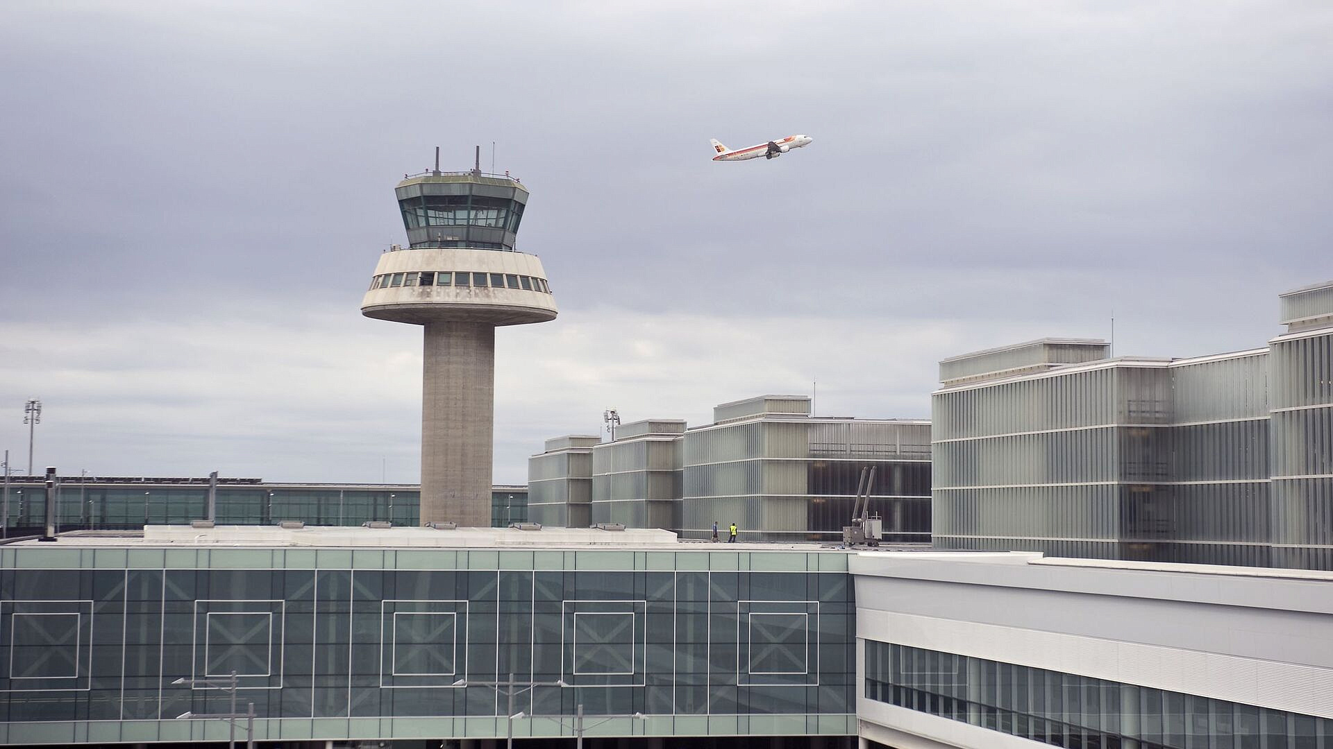 Испанская авиакомпания отменила 23 рейса из-за блэкаута