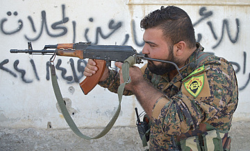 Курдское ополчение передало властям Сирии города на северо-востоке