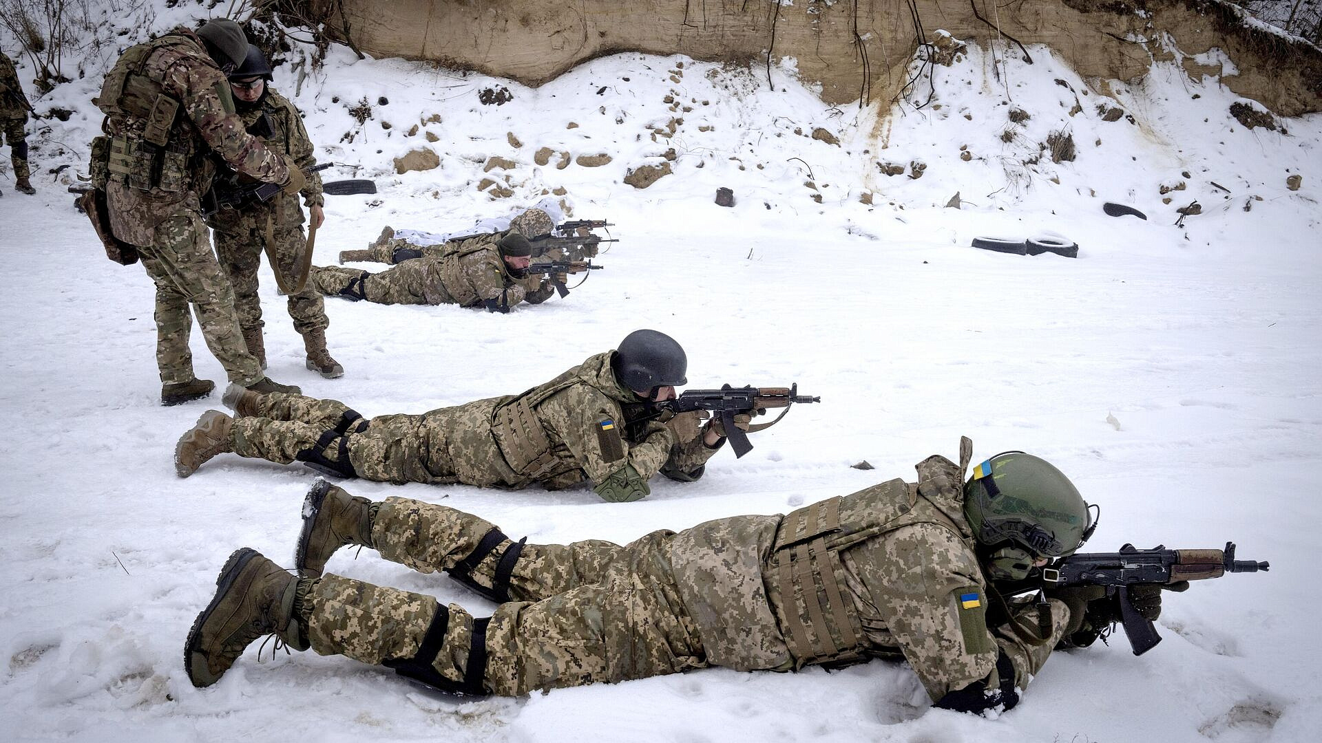 Командование ВСУ переводит женщин-военнослужащих в пехоту