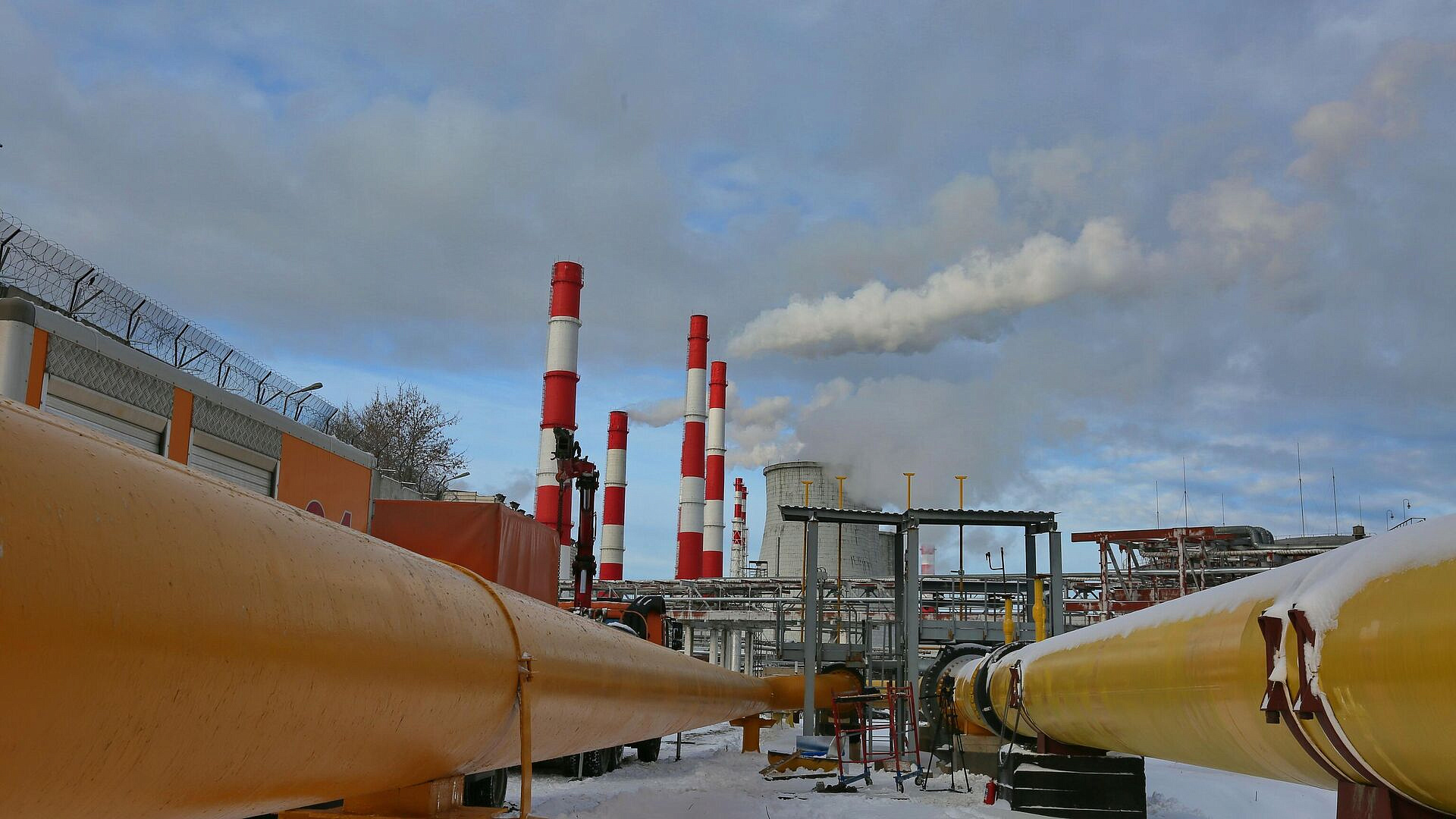 Обломки ракет повредили газопровод низкого давления в Орловской области