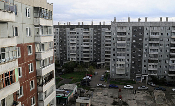 В Красноярске объявили угрозу возникновения ЧС после просадки грунта у дома