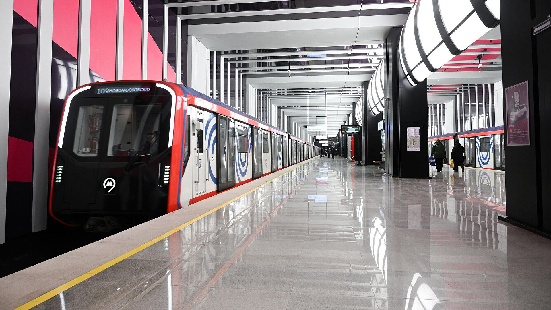 Юрист рассказал, что грозит за отказ показать телефон при проверке в метро