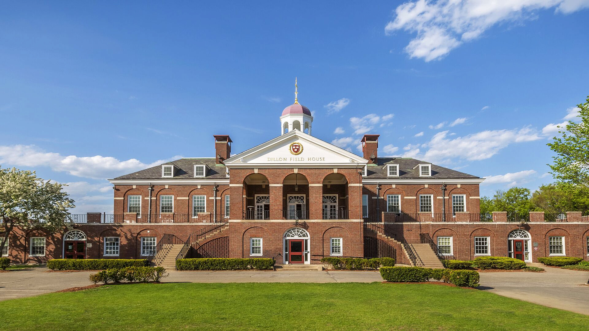 В США приостановили запрет на прием иностранных студентов в Гарвард