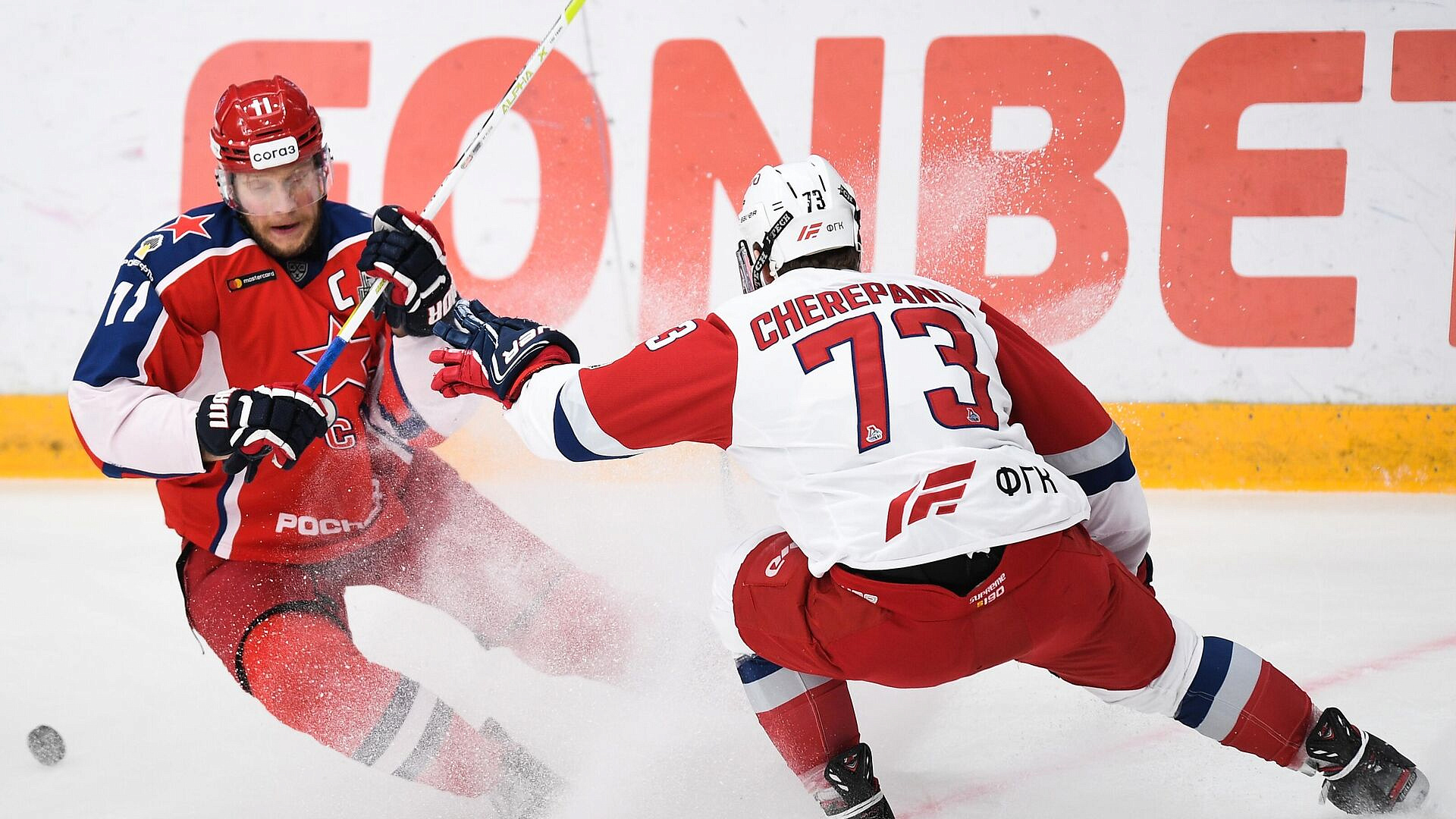 Защитника "Локомотива" Черепанова дисквалифицировали за атаку судьи