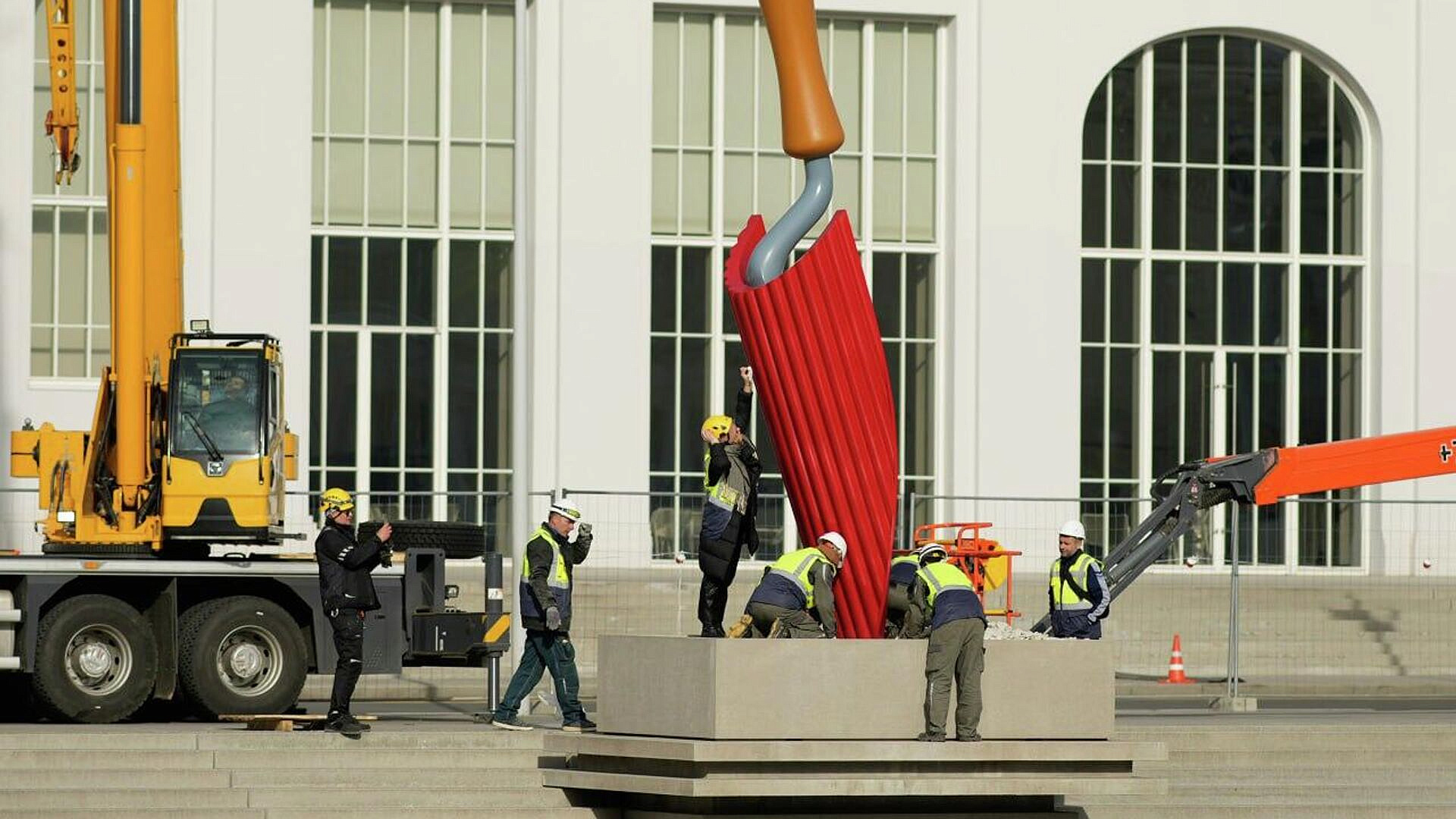 В Москве "Большую глину № 4" заменили "Садовой лопаткой"