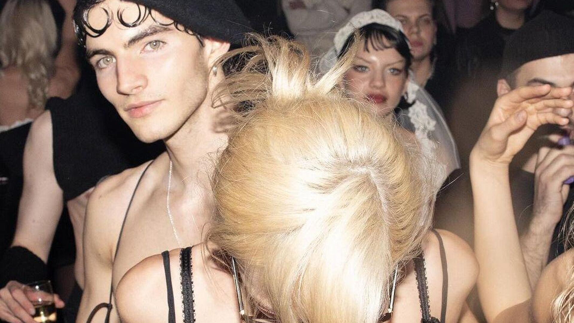 Истец назвал условие отзыва иска за "голую" вечеринку