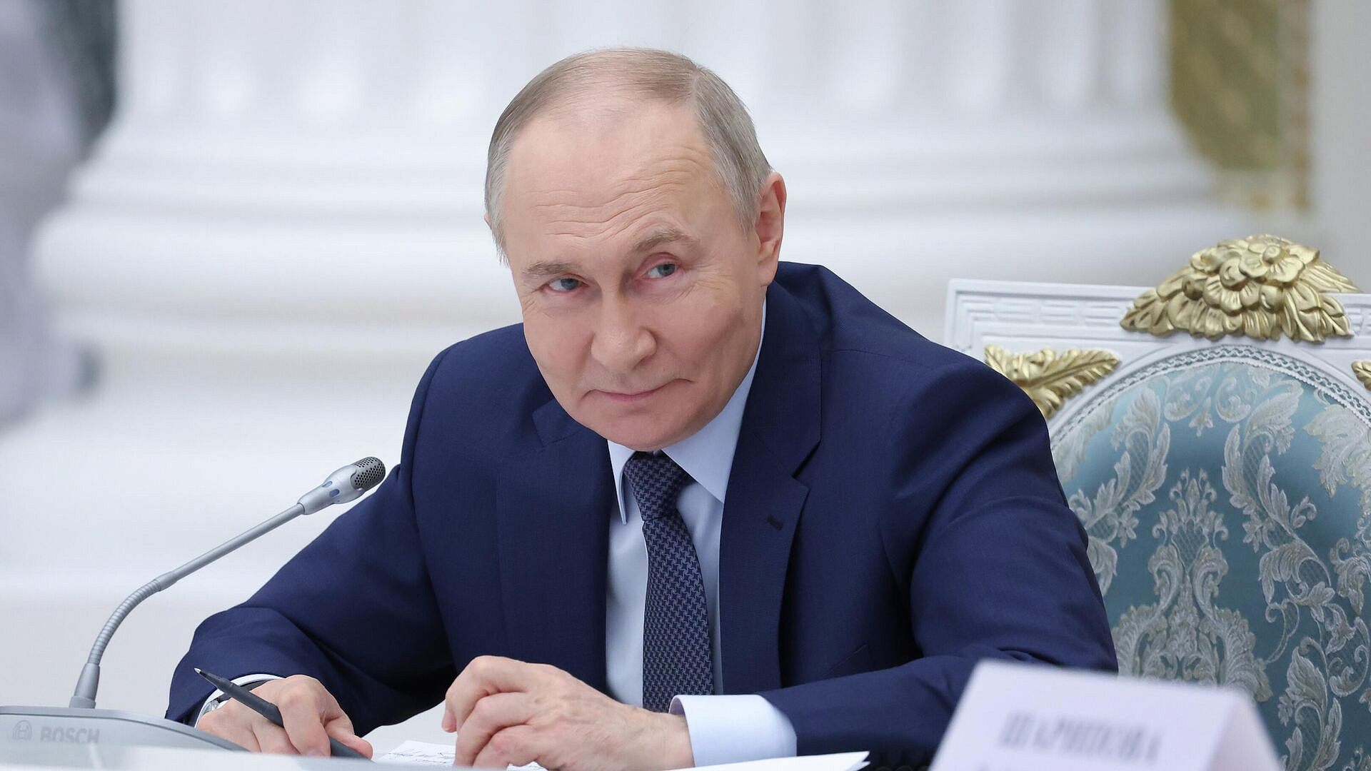 Путин пошутил об улыбке Грефа, говоря о марже Сбербанка