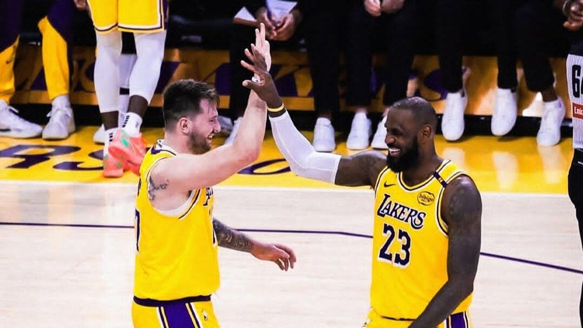 Дончича оштрафовали за жест пересчитывания денег в адрес арбитра