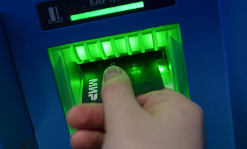 Количество выдач кредитных карт в феврале сократилось в два раза