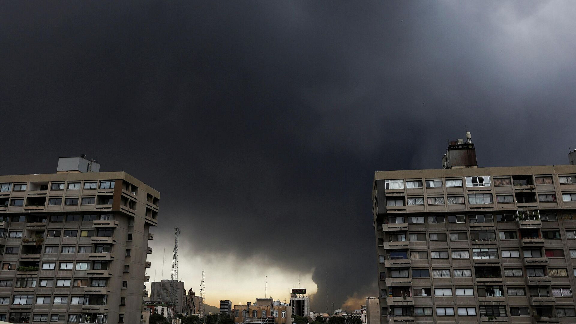 СМИ сообщили о взрывах в районах Тегерана