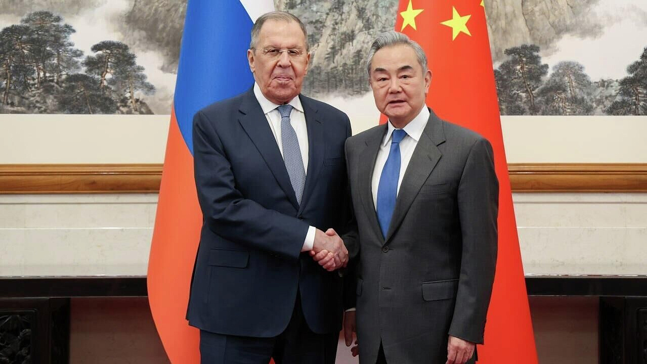 Лавров и Ван И обсудили подготовку к встрече лидеров России и Китая