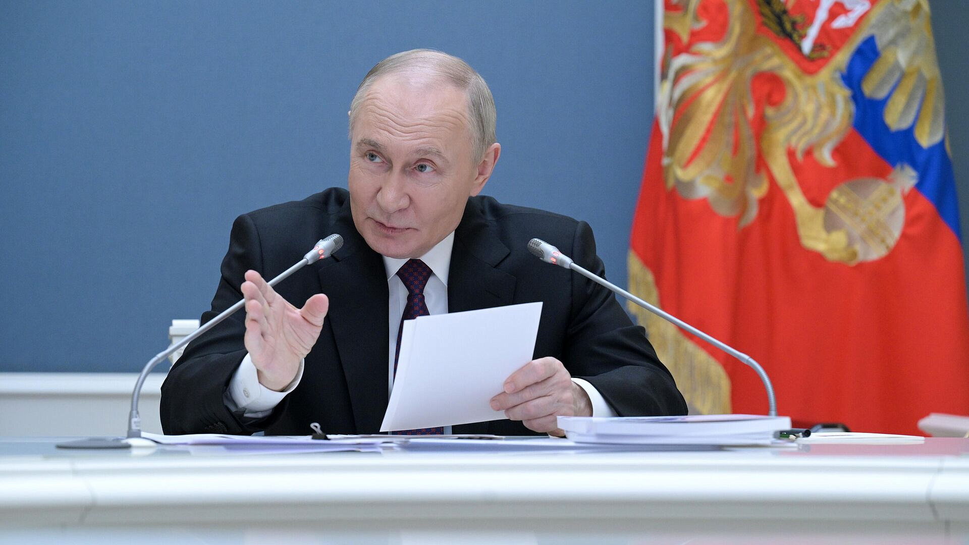 Путин поручил обеспечить координацию в вопросе ограничений на интернет