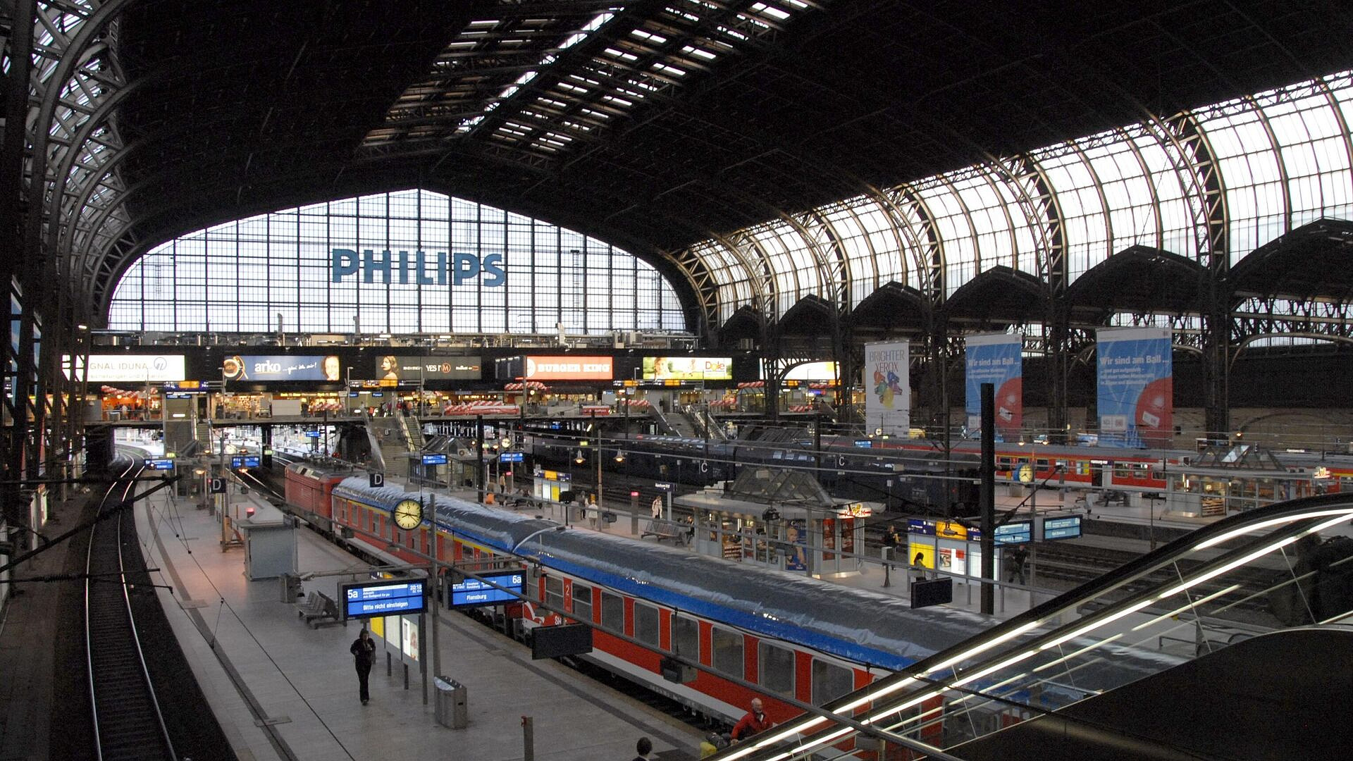 Количество пострадавших от нападения в Гамбурге увеличилось до 12 человек