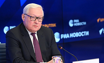 Россия и США не стоят на пороге новой гонки вооружений, заявил Рябков