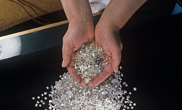 Япония запретила импорт непромышленных алмазов из России