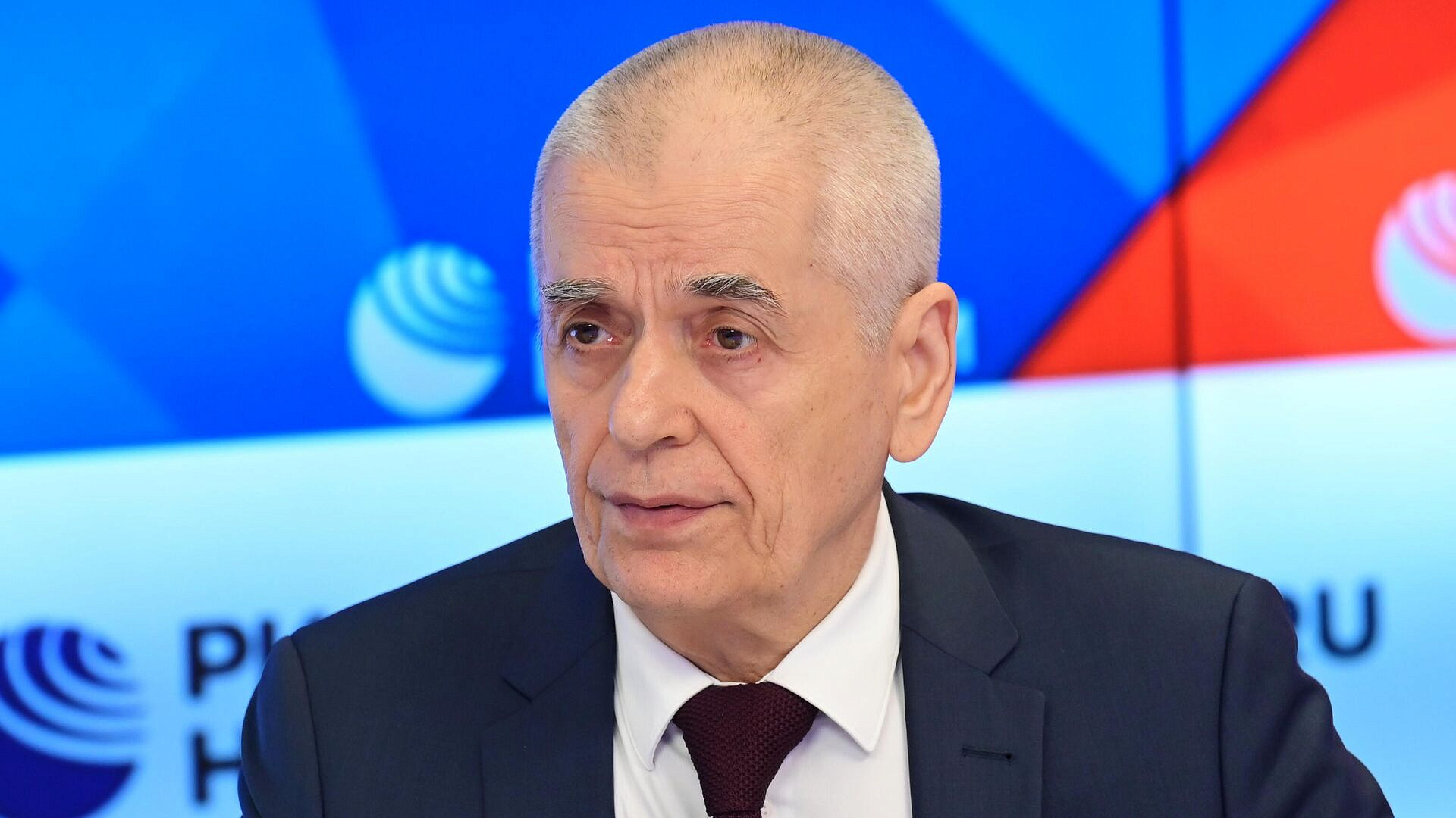 Лихорадка Эбола не станет причиной новой пандемии, заявил Онищенко