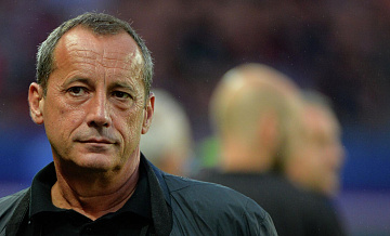 Экс-лидера националистов и президента клуба застрелили на похоронах матери