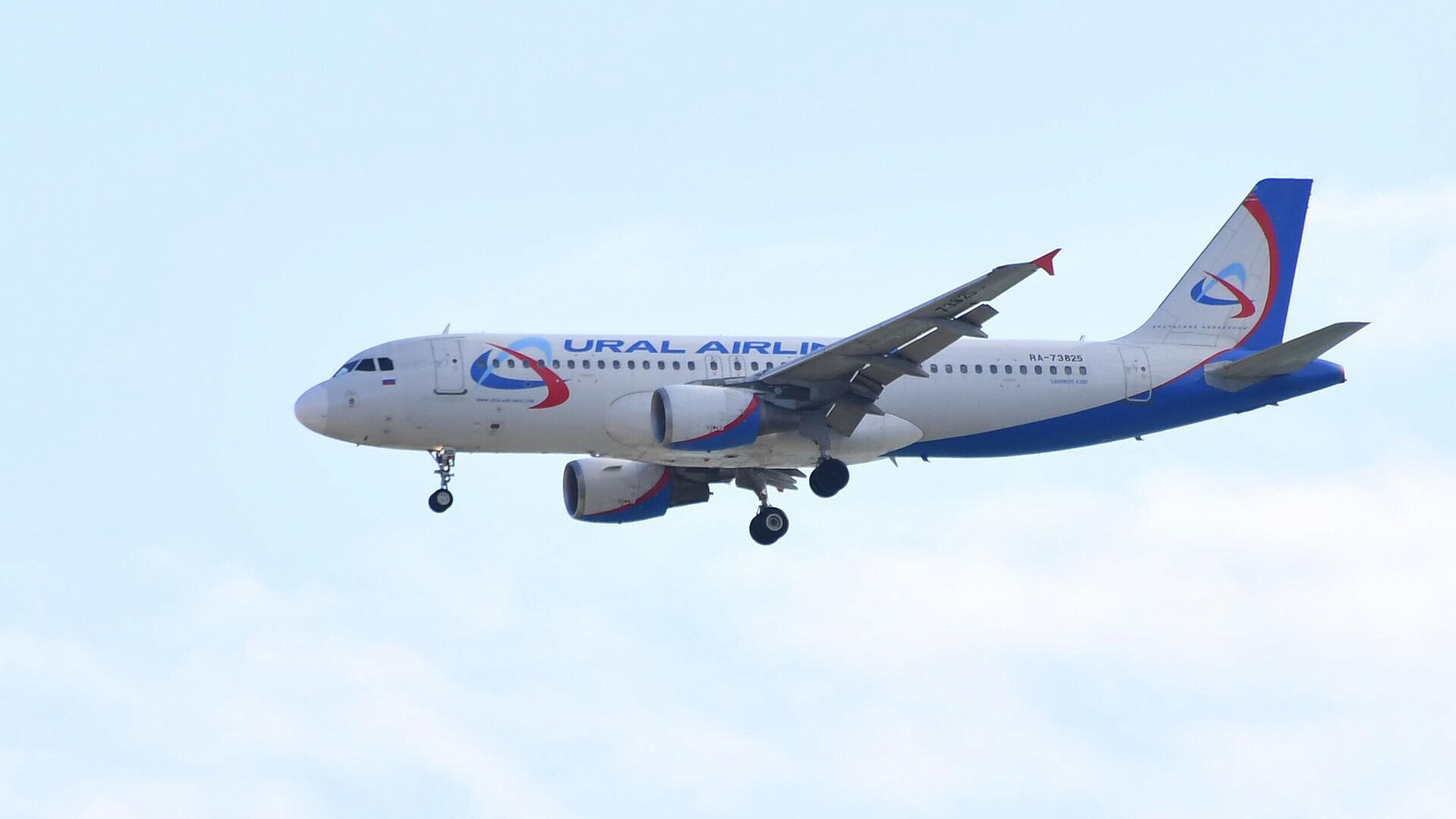 "Уральские авиалинии" проведут расследование посадки самолета в Ашхабаде