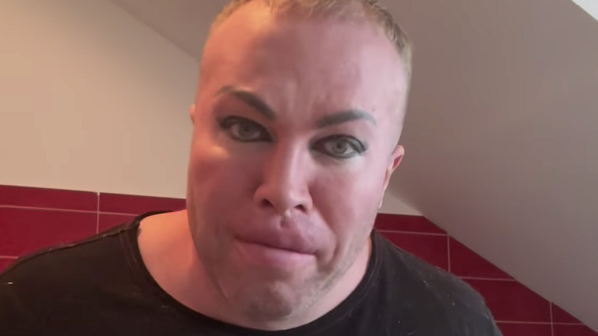 Суд признал блогера Шпака банкротом