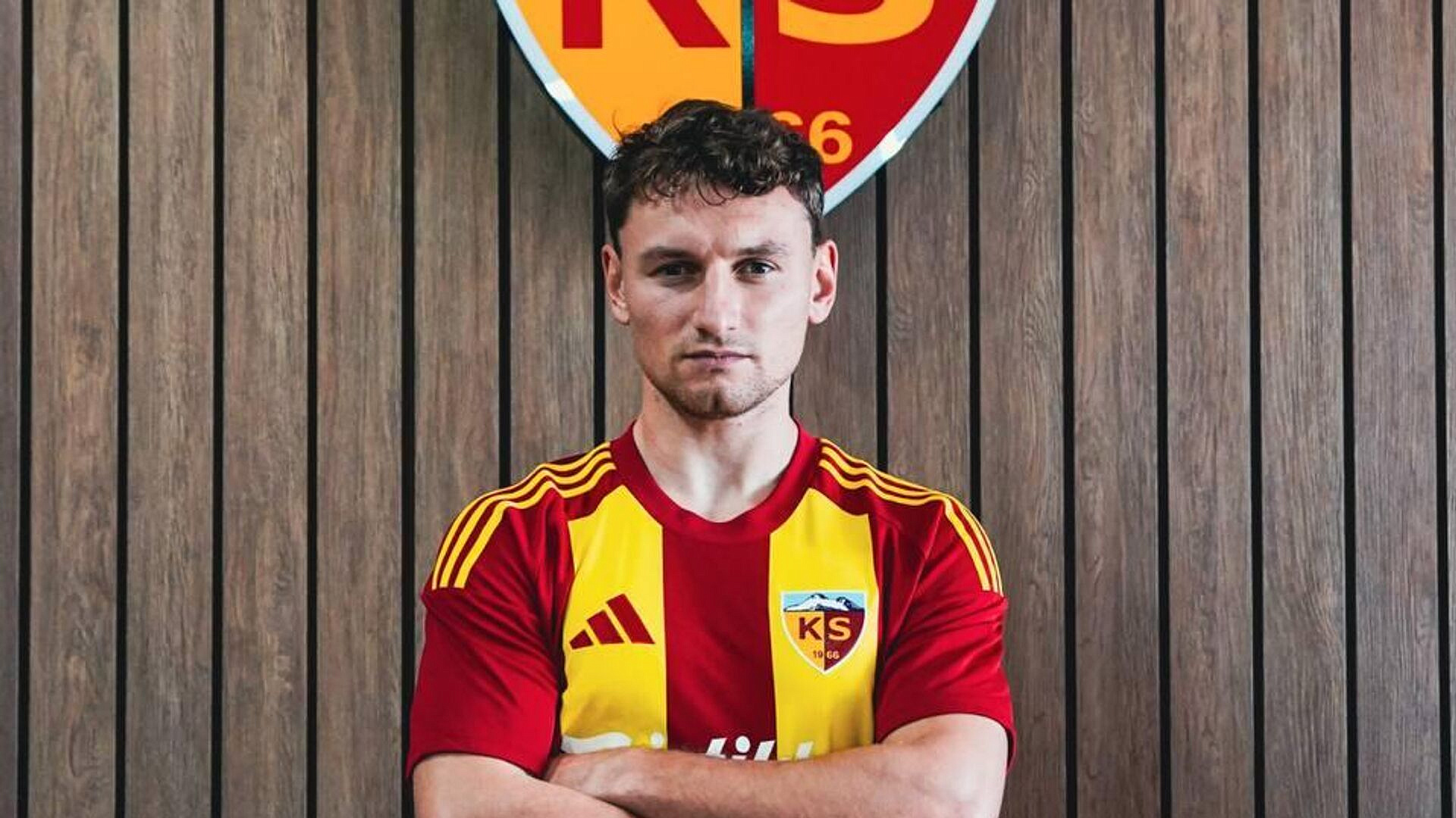 "Готов к новому вызову": Чалов высказался о переходе в "Кайсериспор"