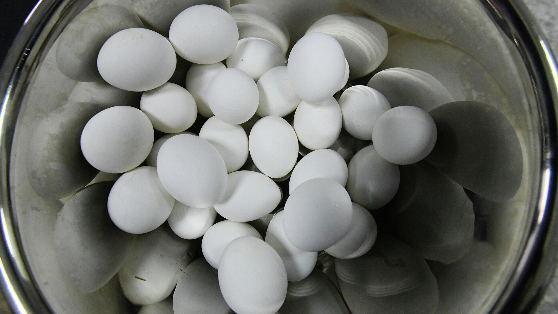 В Госдуме предупредили об опасном способе окрашивания пасхальных яиц