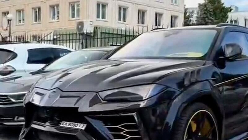 "Все по-честному?" В Европе возмутились из-за кадров с машинами украинцев