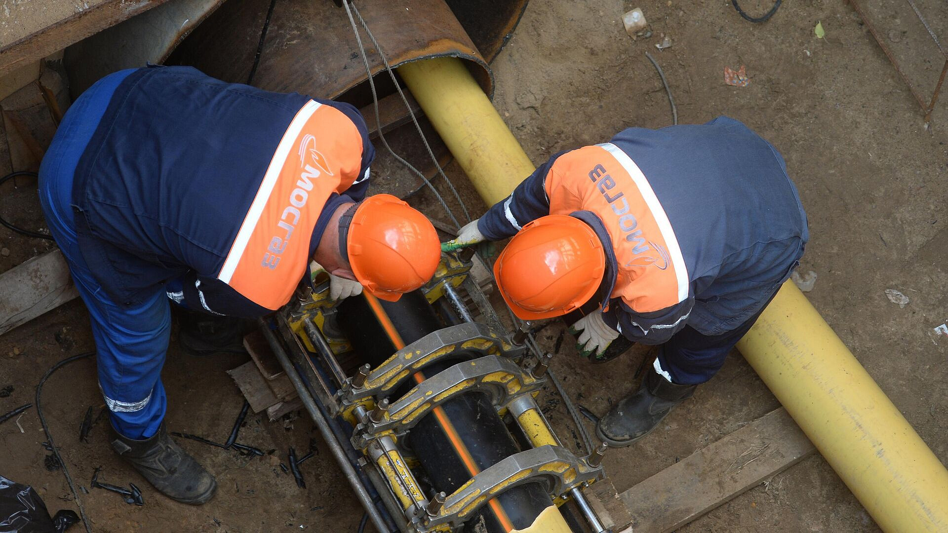 Новый газопровод высокого давления в Москве готов уже наполовину