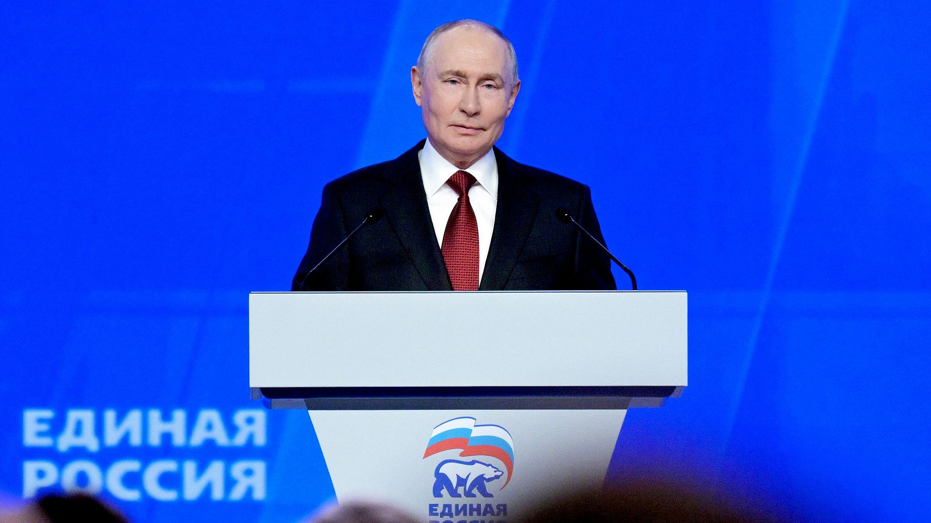 Путин назвал программу ЕР важным и серьезным документом