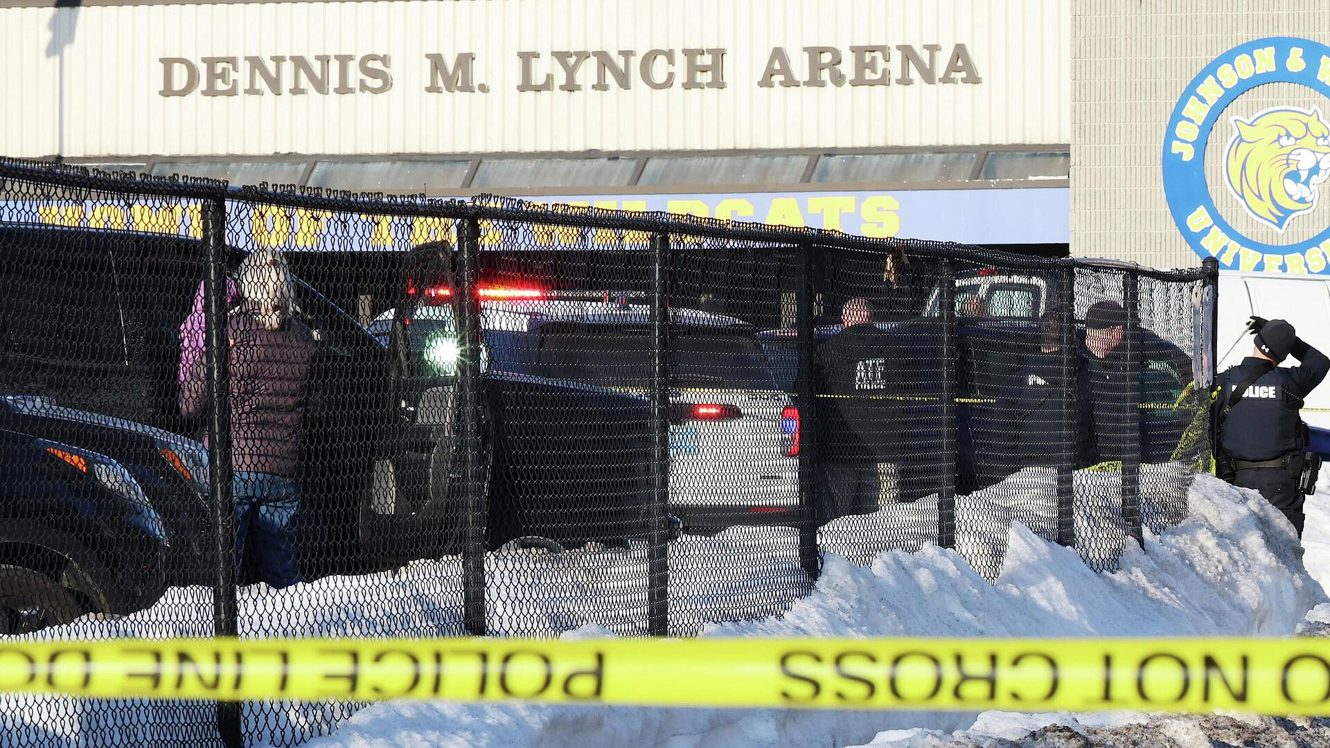 Подозреваемый в стрельбе на хоккейном матче в Род-Айленде был трансгендером