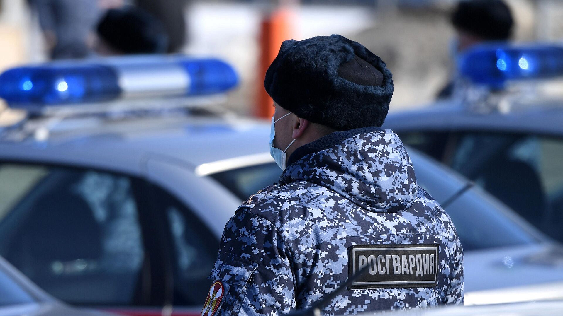 В Москве мужчина попытался вылить зеленку в ящик для голосования