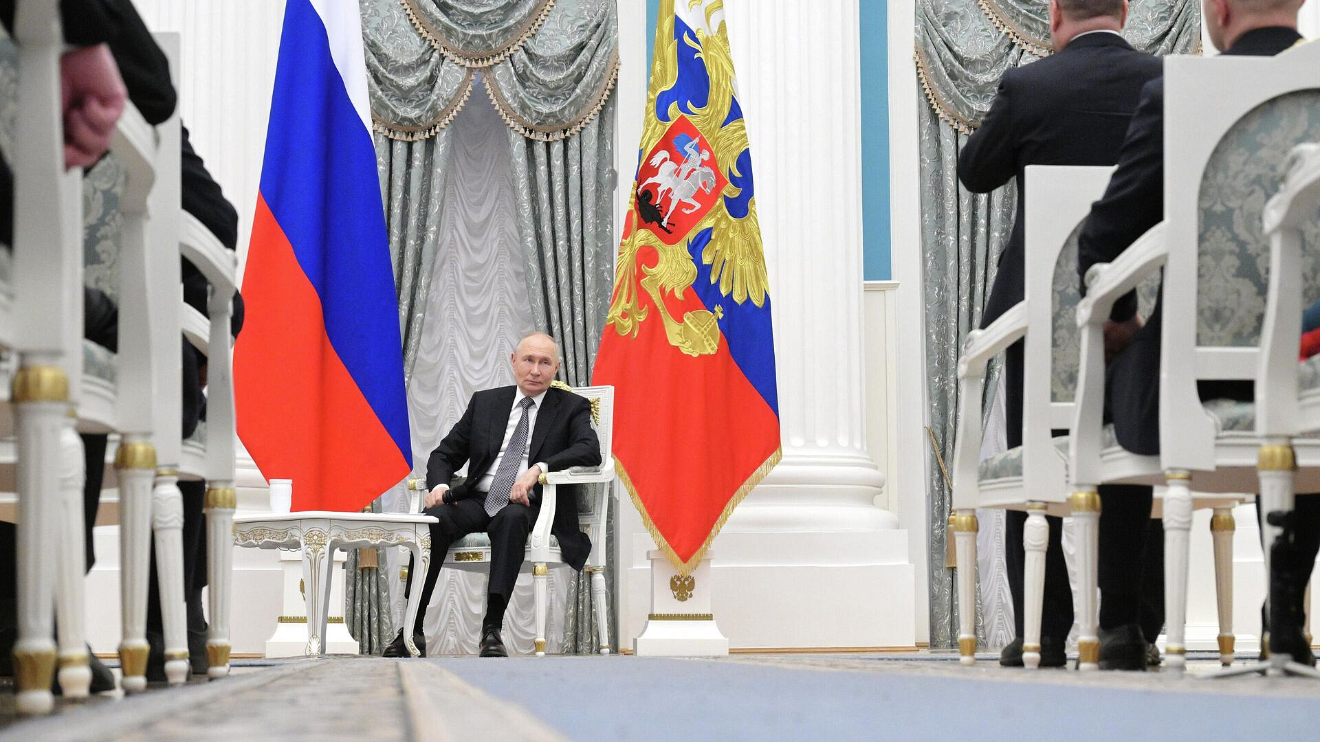 Путин пообещал во время ПМЭФ посмотреть новый самолет Ил-114-300