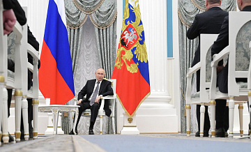 Путин пообещал во время ПМЭФ посмотреть новый самолет Ил-114-300