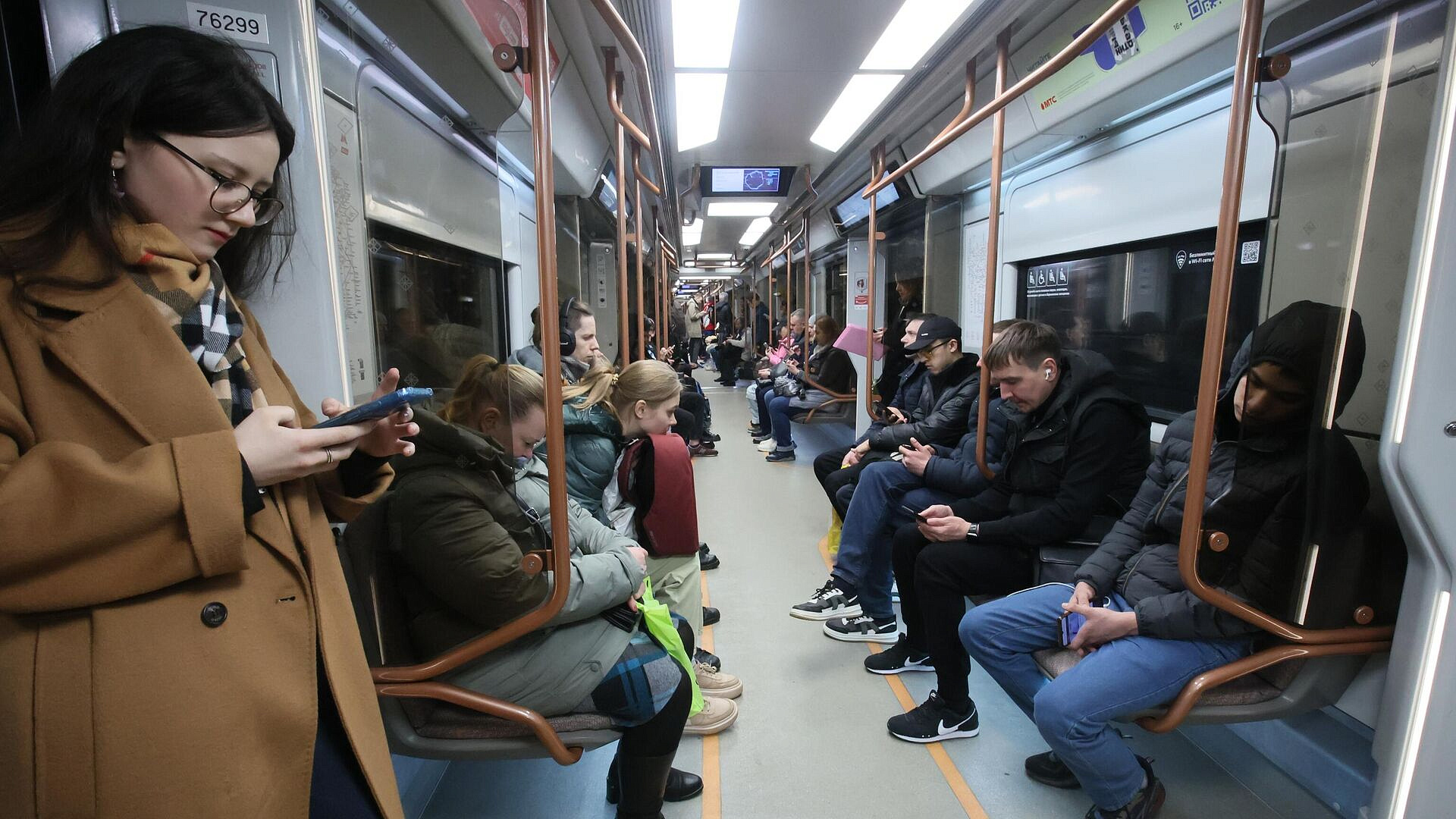 В московском метро проверяют сумки пассажиров
