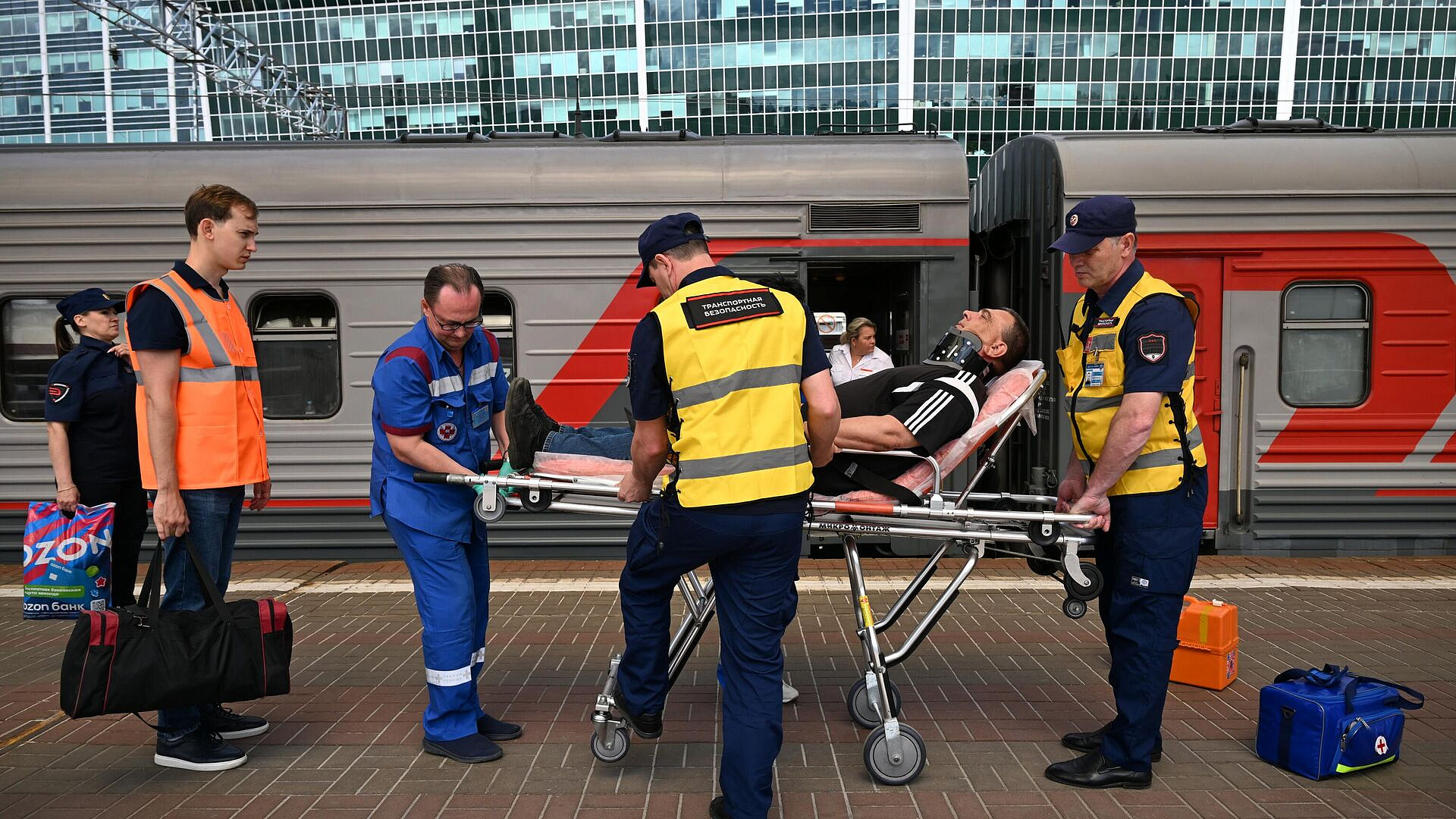 Мурашко назвал число обратившихся за медпомощью после ЧП в Брянской области