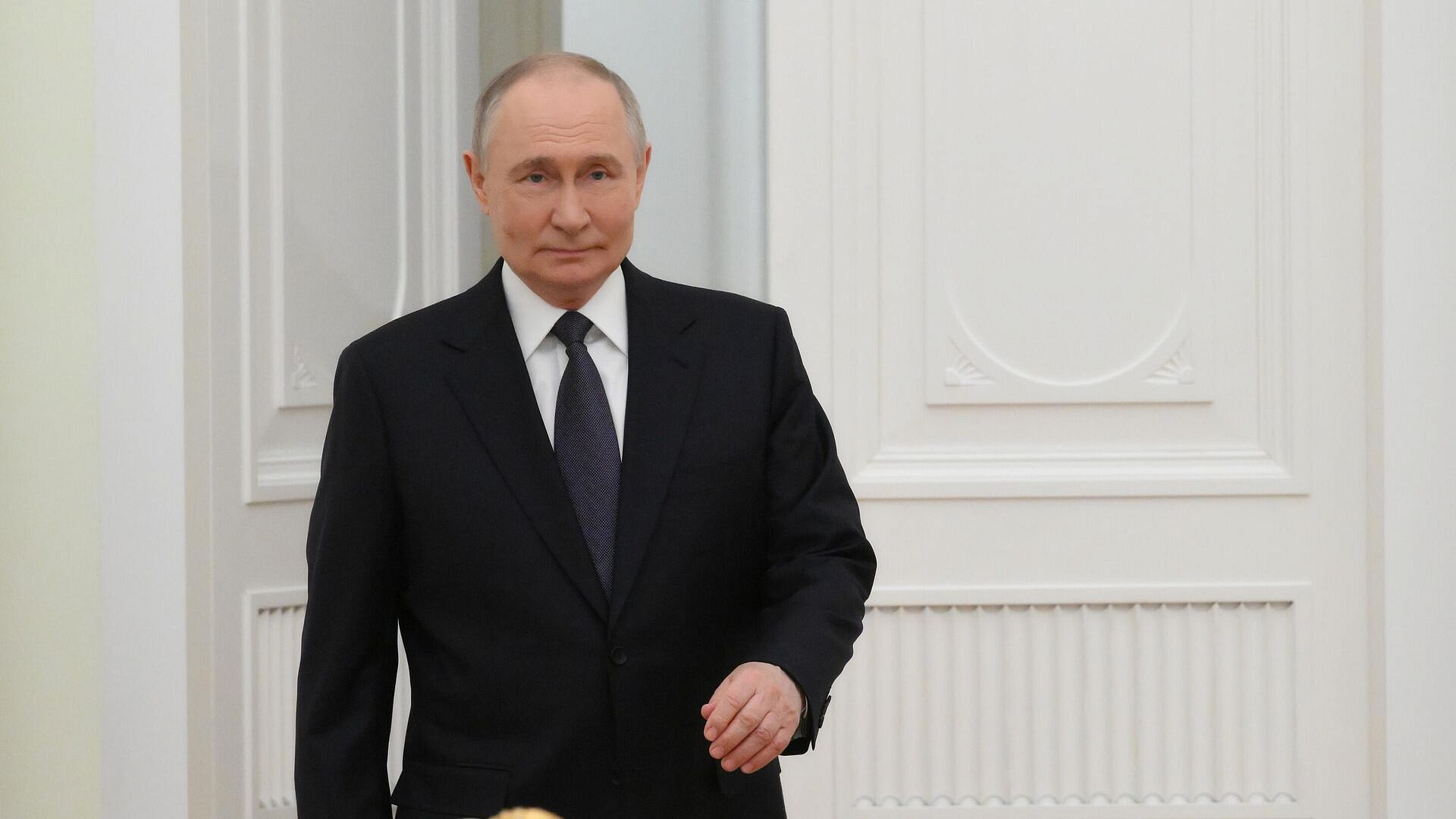 России нужно работать над космическими кораблями, заявил Путин