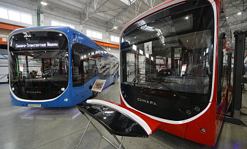 Путин пообещал постараться посетить завод электротранспорта "Синары"