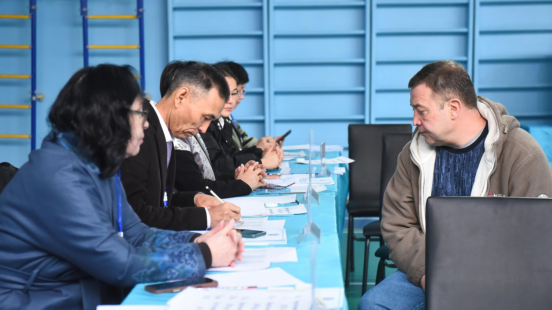 Явка на референдуме в Казахстане к 12:00 мск составила 51,93 процента