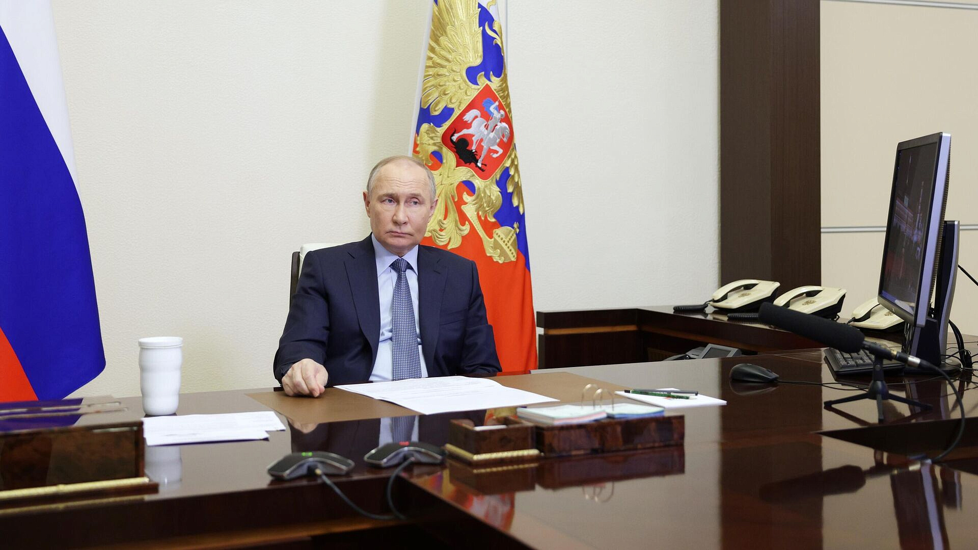 Путин заявил, что сил для борьбы с паводками в регионах достаточно