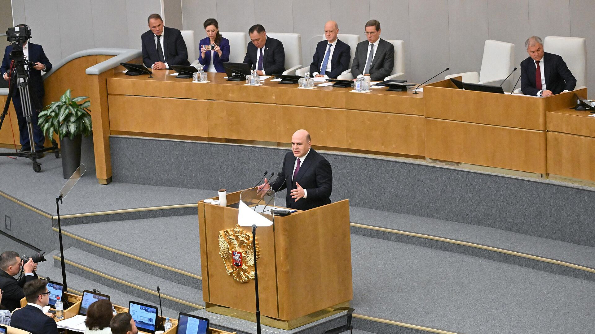 Мишустин поблагодарил Володина и депутатов за поддержку