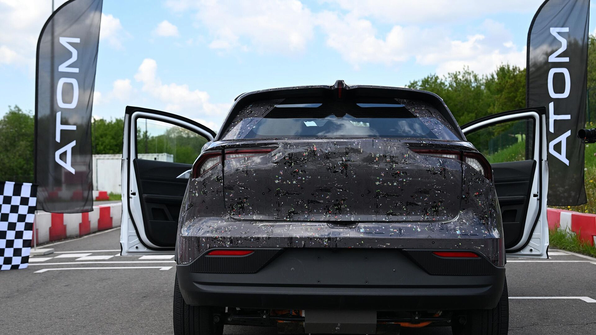 "Атом" представит такси-версию своего электромобиля на МЕФТ-2025