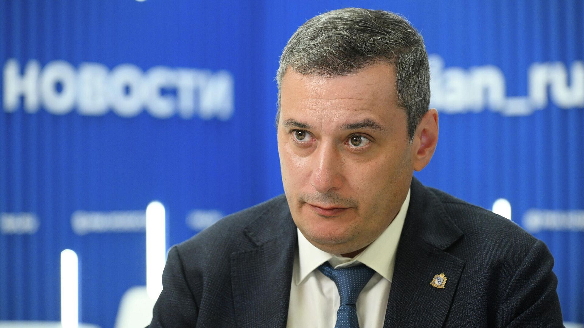 Хинштейн продолжает работать в онлайн-режиме после ДТП