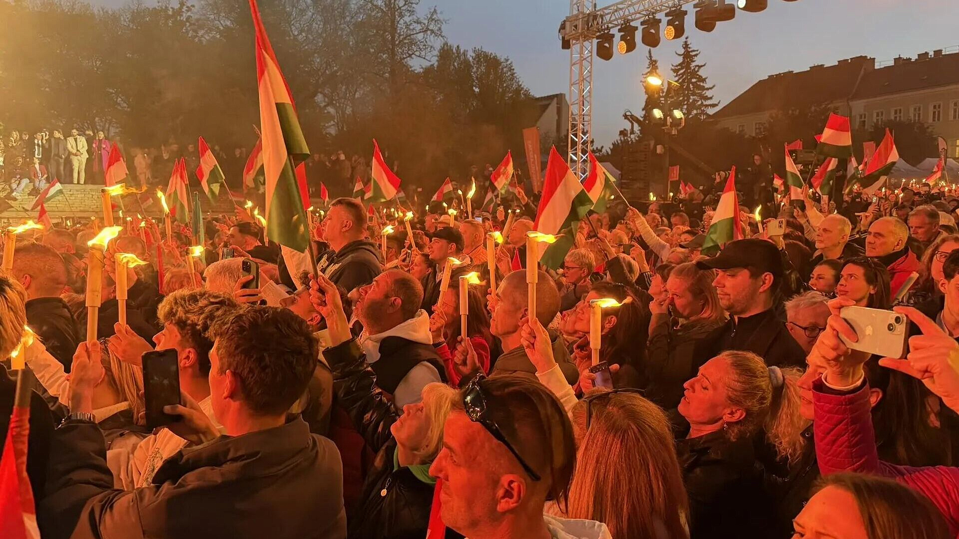 В Будапеште проходит предвыборный митинг сторонников Орбана