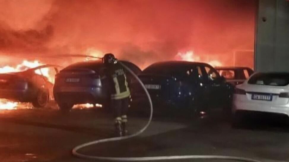 � ���� ������� 17 ����������� Tesla