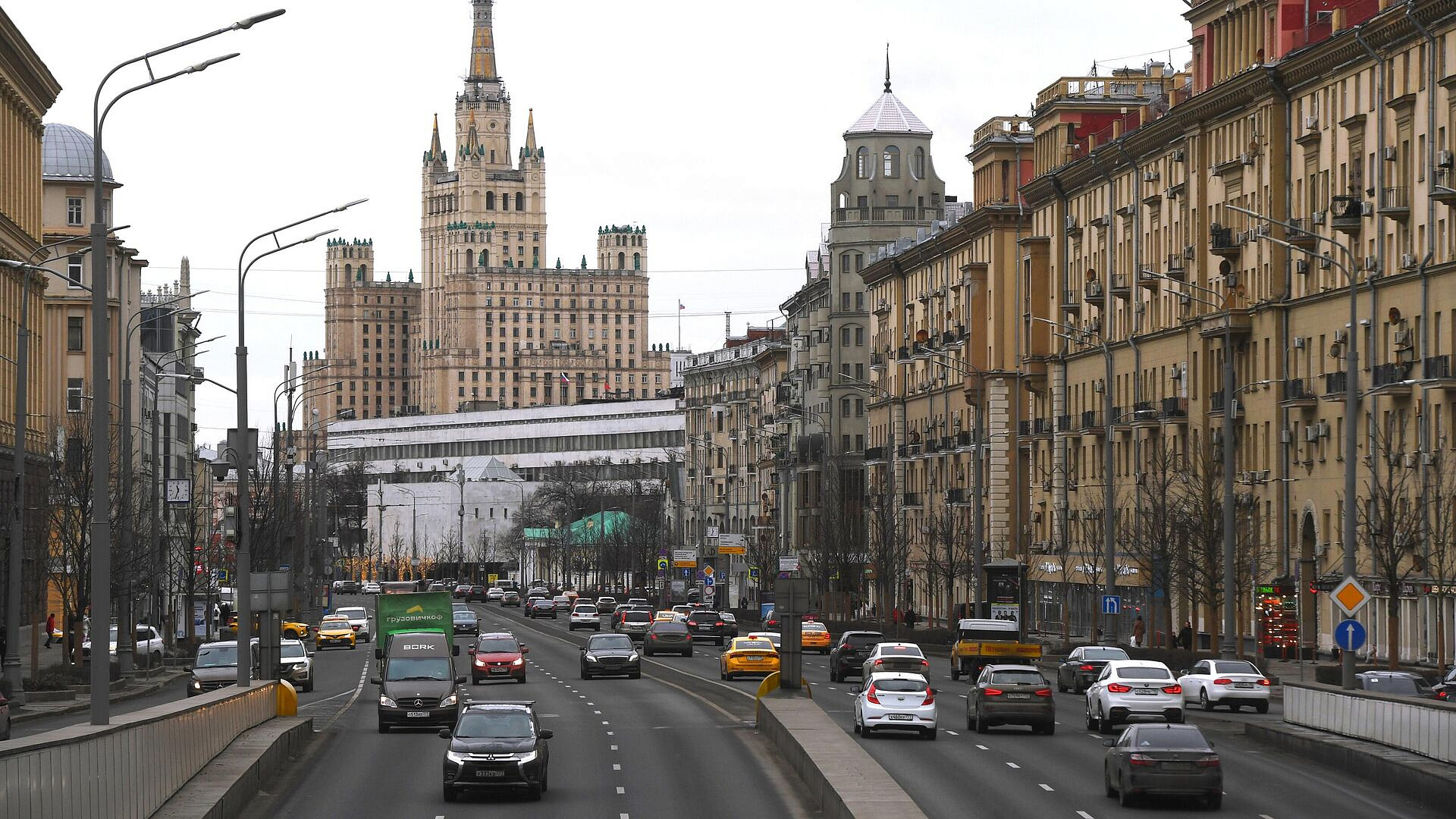 В России вырастут штрафы за выезд на встречку