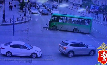 Водитель, сбивший пешеходов у храма в Екатеринбурге, обжаловал арест