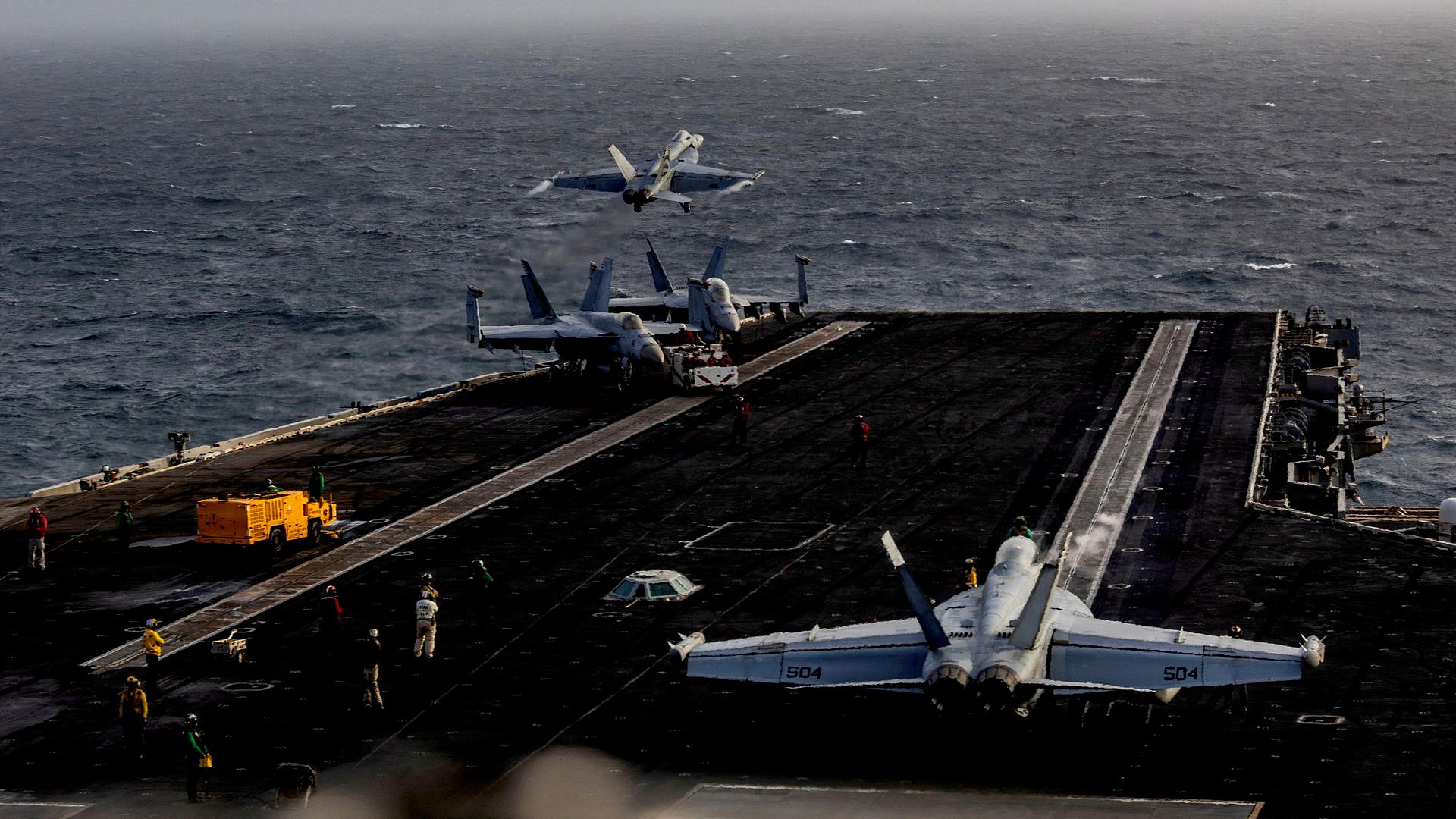 От Пентагона потребовали отчет об условиях на авианосце USS Lincoln