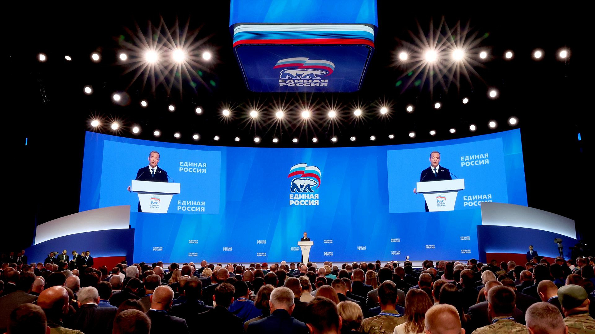 Медведев призвал ускорить переход на суверенные цифровые решения