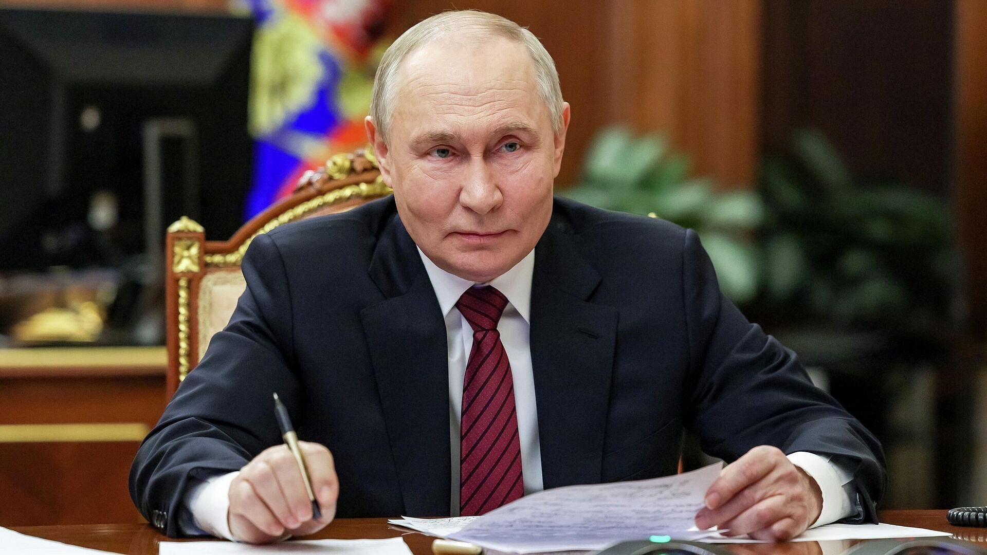 "Ведомости" сообщили о планах Путина встретиться с депутатами Госдумы
